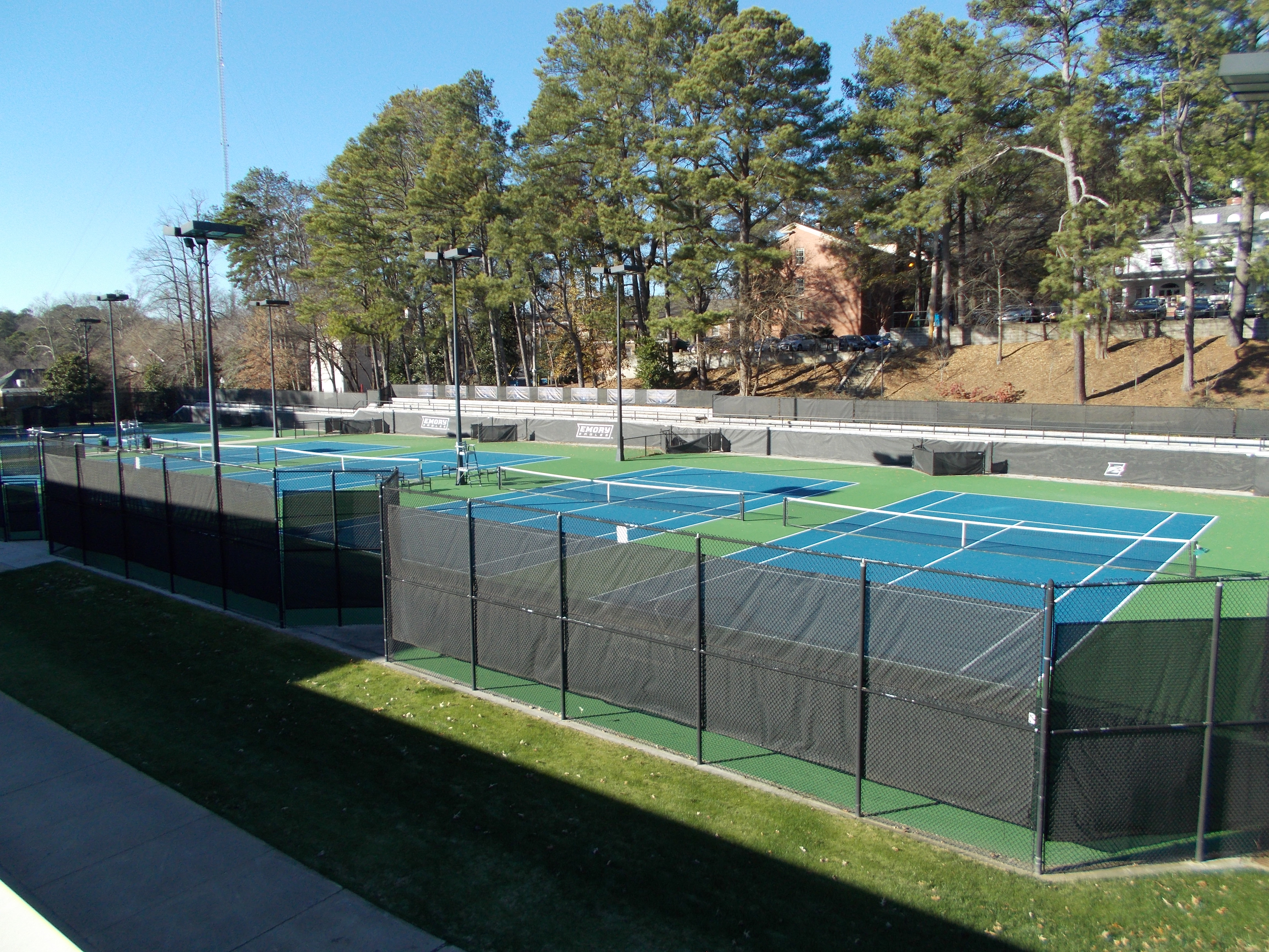 Woodpec Outdoor Courts