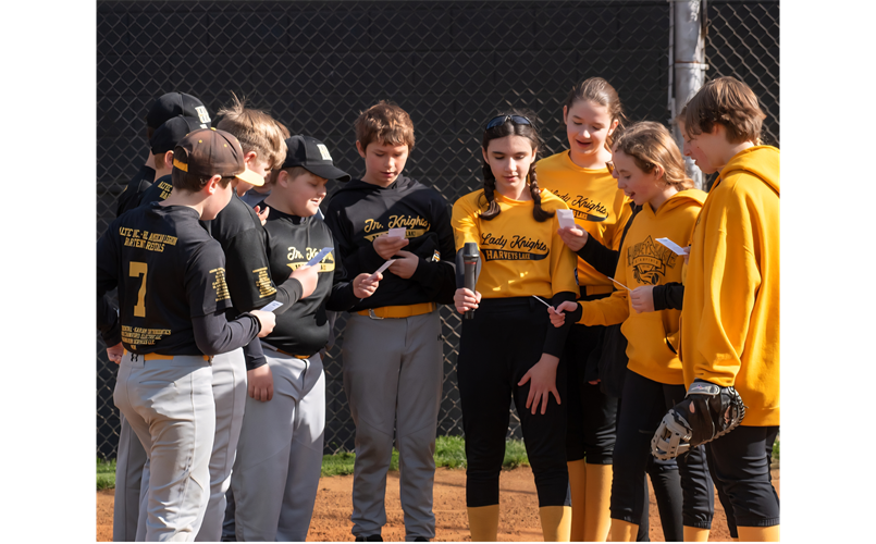 Aging out Players reading the Little League Pledge
